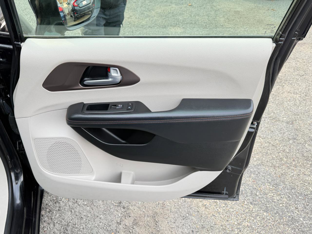 Used 2018 Chrysler Pacifica Touring-L image 45