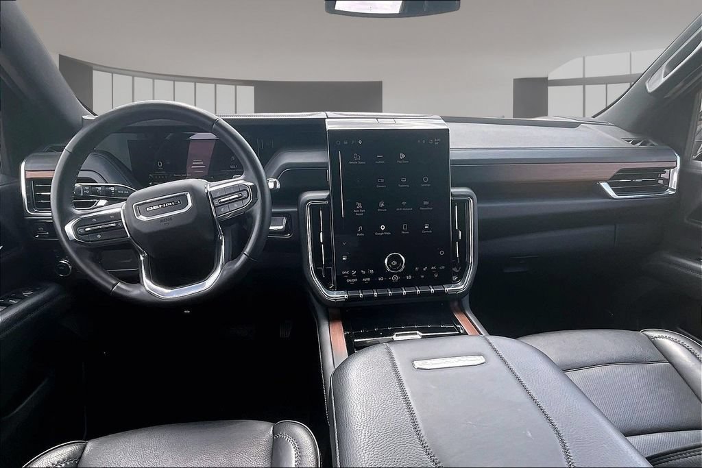 Used 2025 GMC Yukon XL Denali AWD/4WD image 15