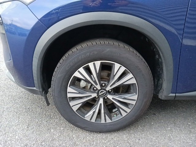 Used 2023 Nissan Rogue SV image 10