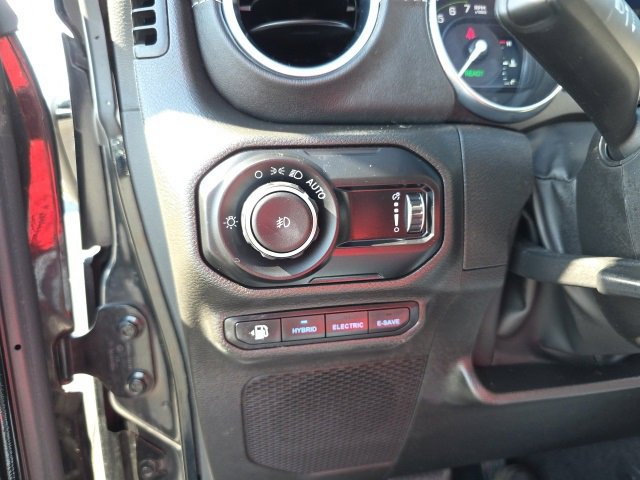 Used 2023 Jeep Wrangler Unlimited Sahara w/ Cold Weather Group image 17