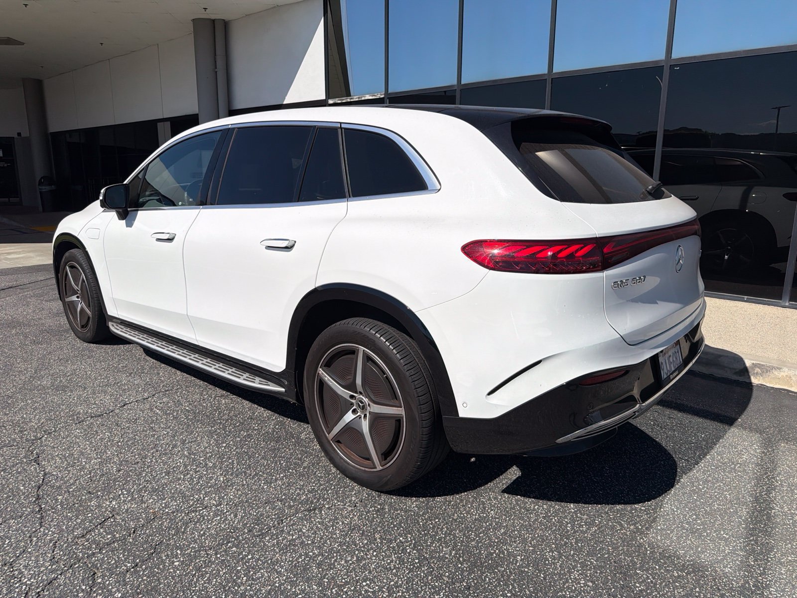 Used 2023 Mercedes-Benz EQS 580 4MATIC SUV image 4