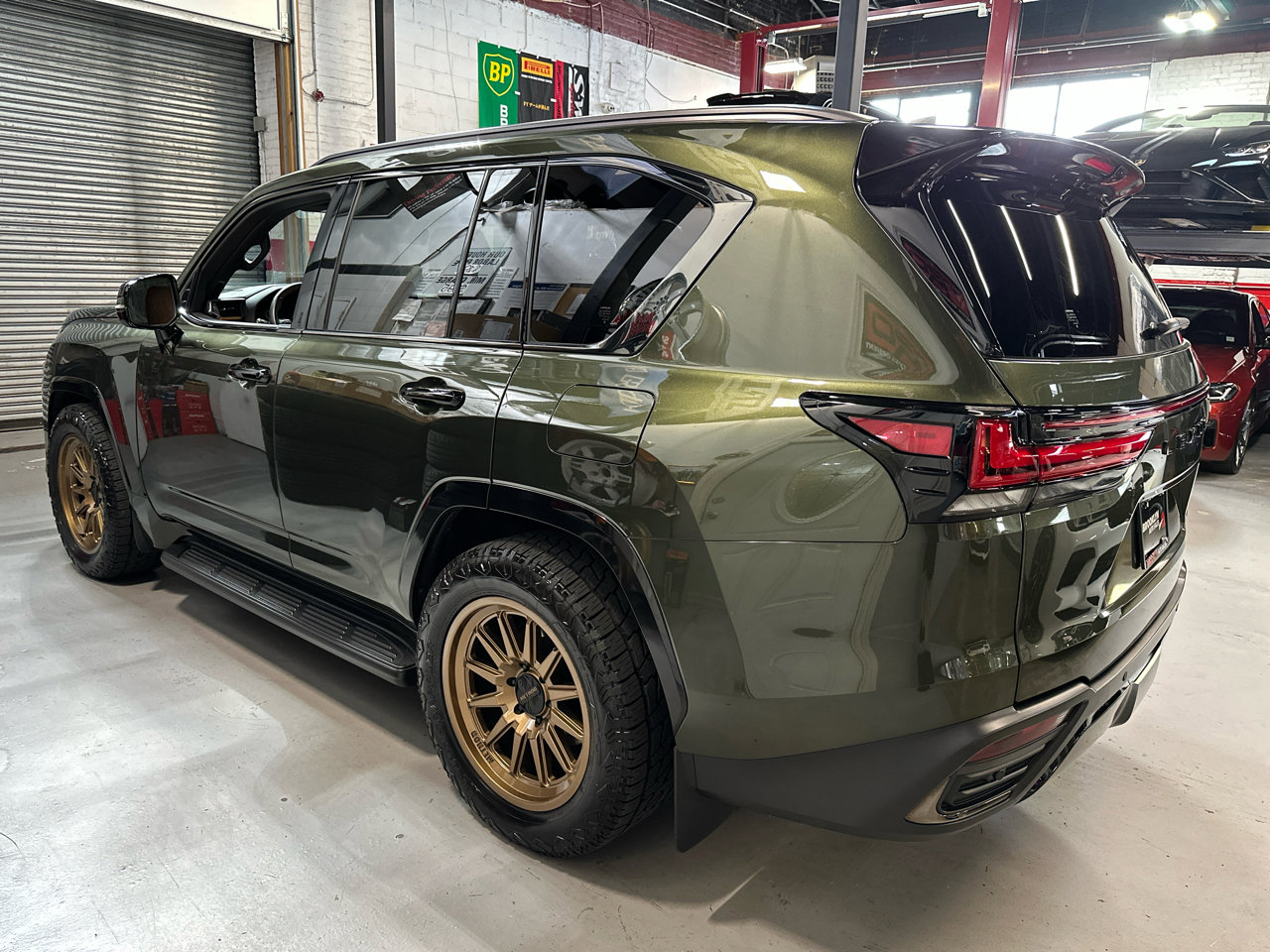 Used 2024 Lexus LX 600 4WD w/ Luxury Package image 9