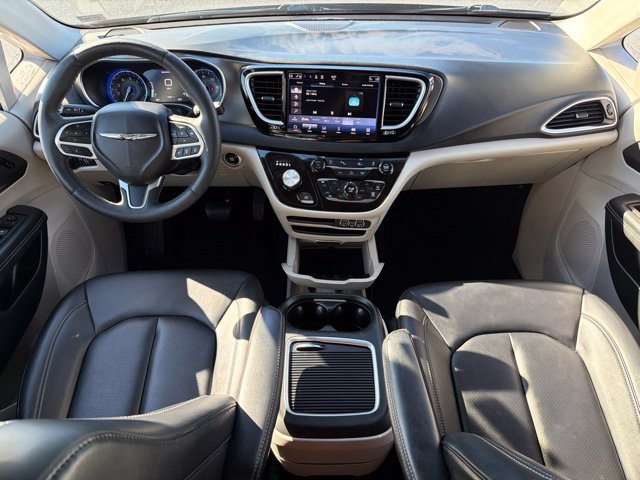 Used 2024 Chrysler Pacifica Touring-L FWD image 25
