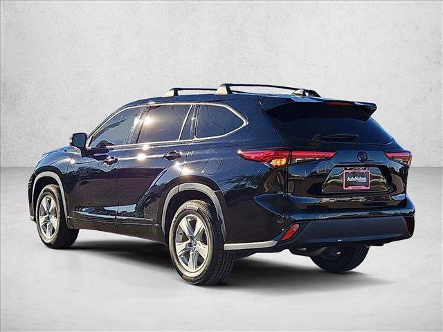 Used 2022 Toyota Highlander L FWD image 7