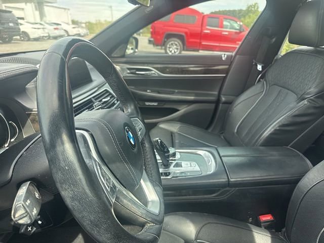 Used 2017 BMW 740i image 10