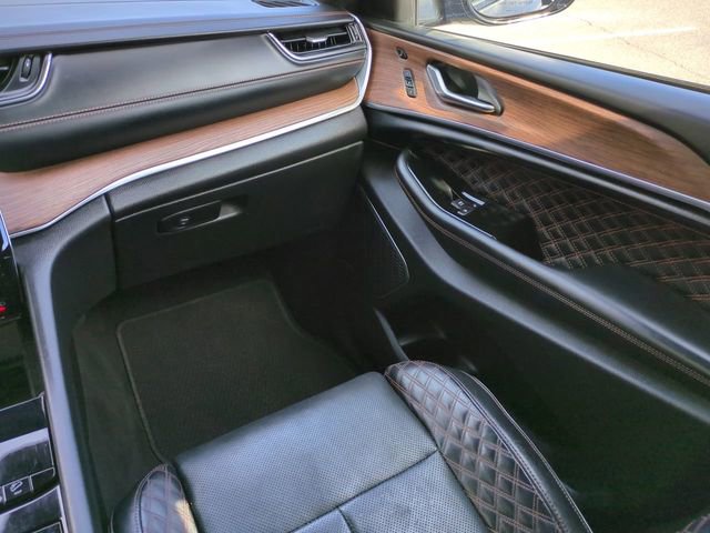 Used 2021 Jeep Grand Cherokee L Summit w/ Luxury Tech Group V image 17