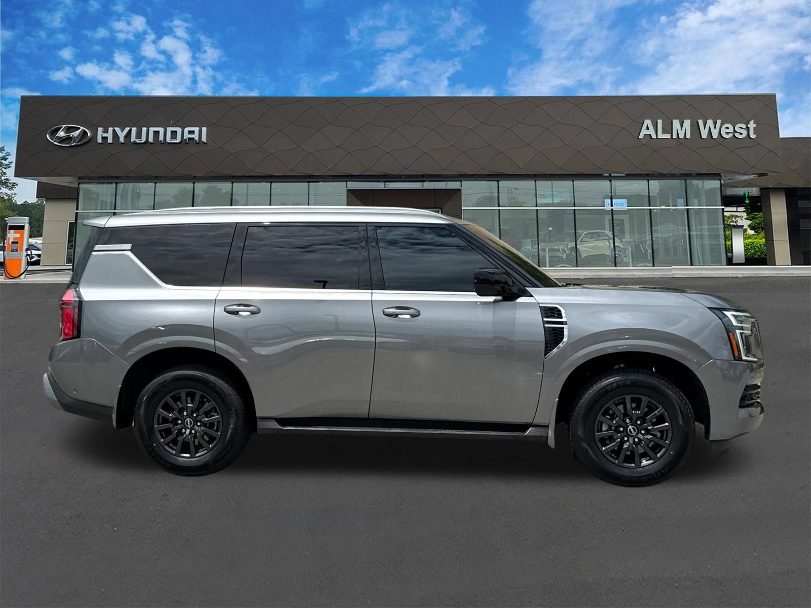 Used 2025 Nissan Armada SV RWD image 4