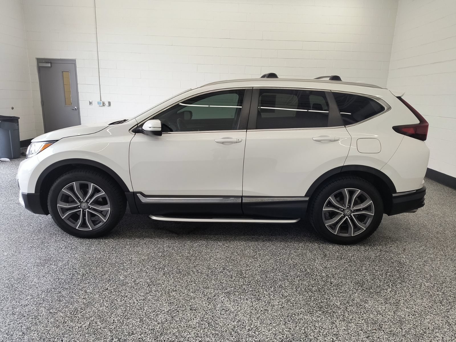 Used 2020 Honda CR-V Touring image 2