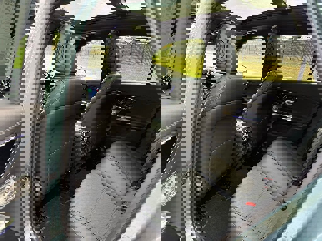 Used 2025 Mercedes-Benz GLC 300 image 28