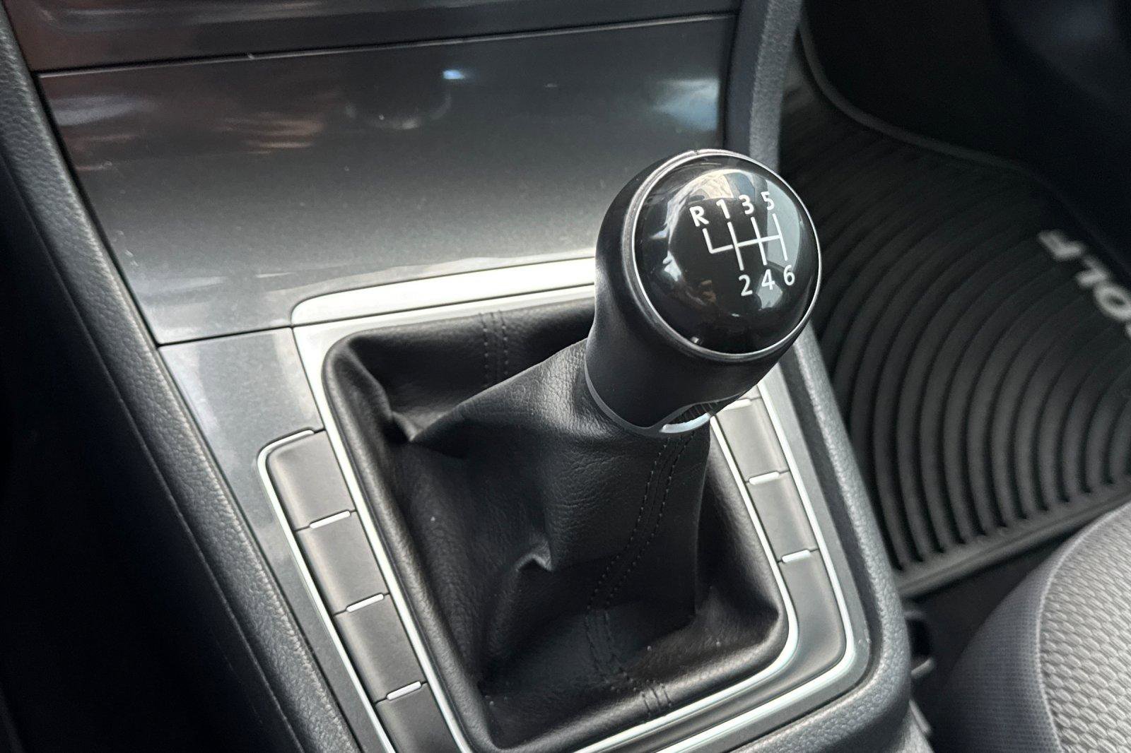 Used 2019 Volkswagen Golf S image 24