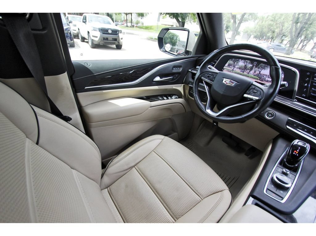 Used 2021 Cadillac Escalade Premium Luxury w/ LPO, Illumination Package RWD image 8