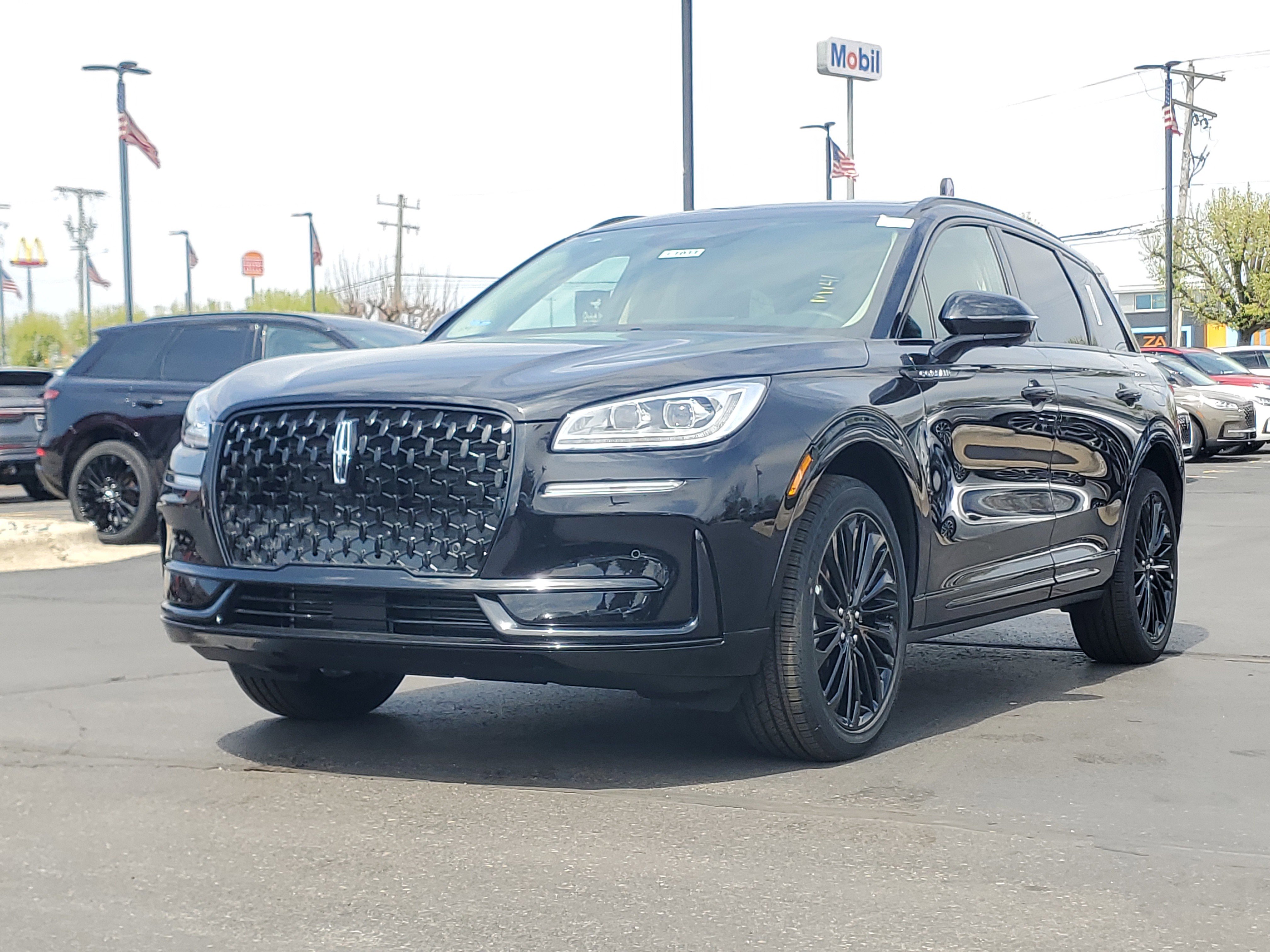 New 2026 Lincoln Corsair Reserve w/ Jet Appearance Package AWD/4WD image 2