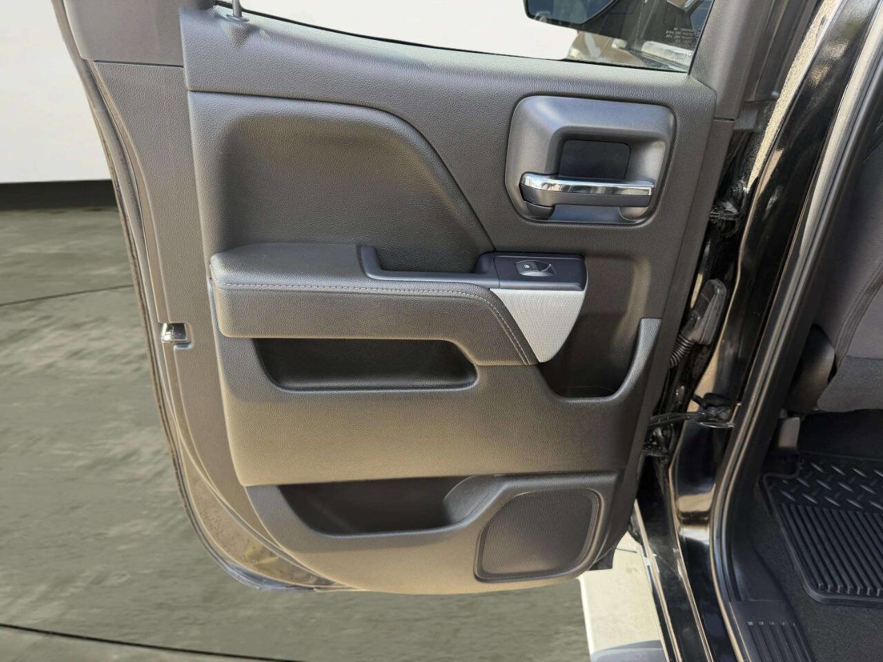 Used 2017 Chevrolet Silverado 1500 LT w/ Midnight Edition image 22