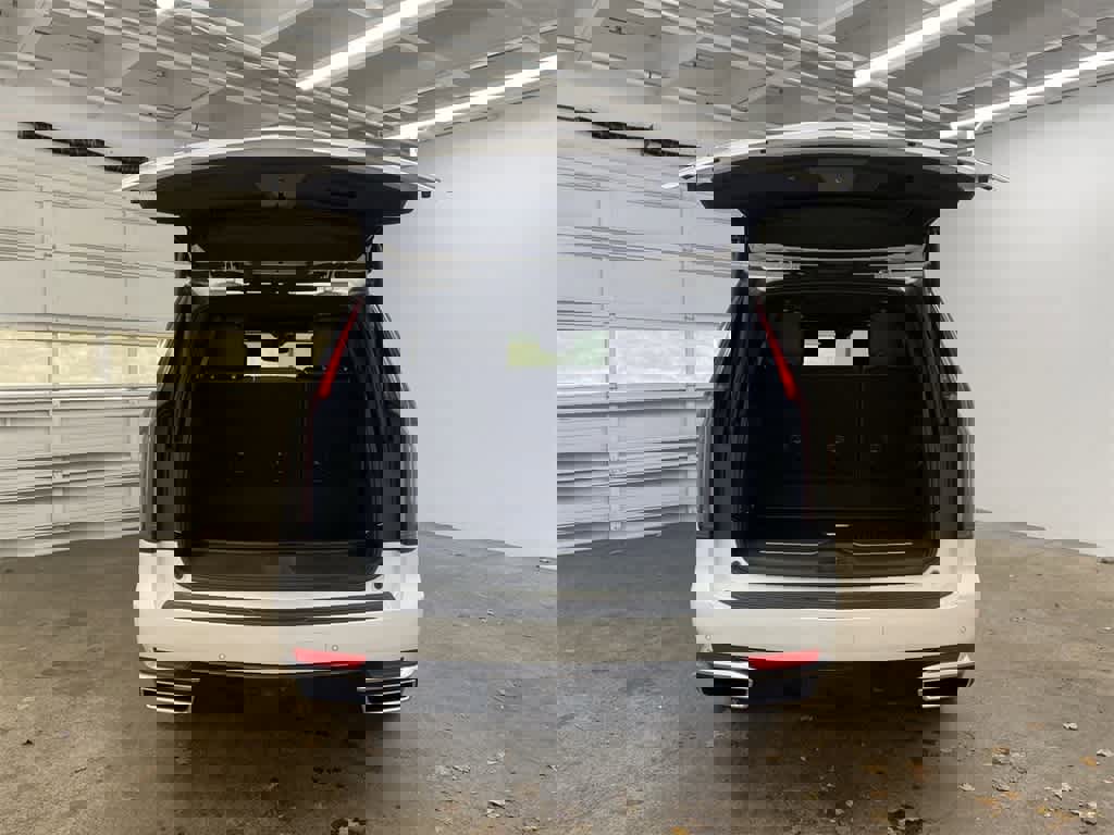 Certified 2024 Cadillac Escalade Premium Luxury Platinum image 30