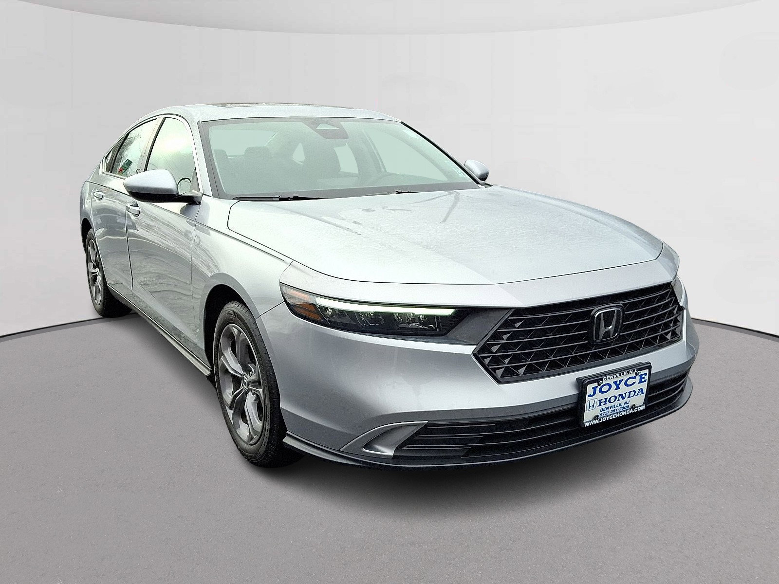Used 2024 Honda Accord EX image 2