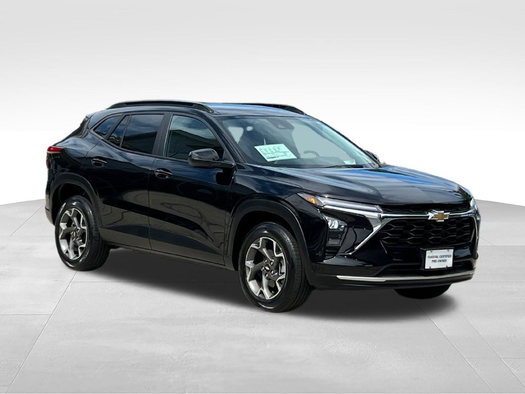 Used 2024 Chevrolet Trax LT w/ Driver Confidence Package FWD image 3