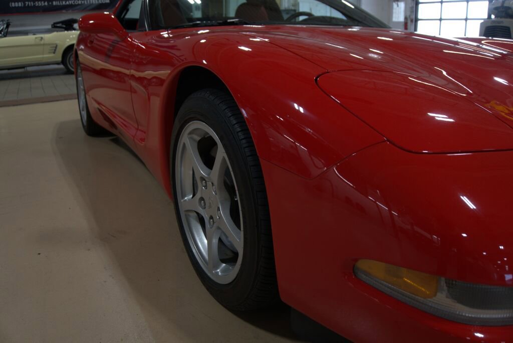 Used 2000 Chevrolet Corvette Coupe w/ Roof Pkg RWD image 25