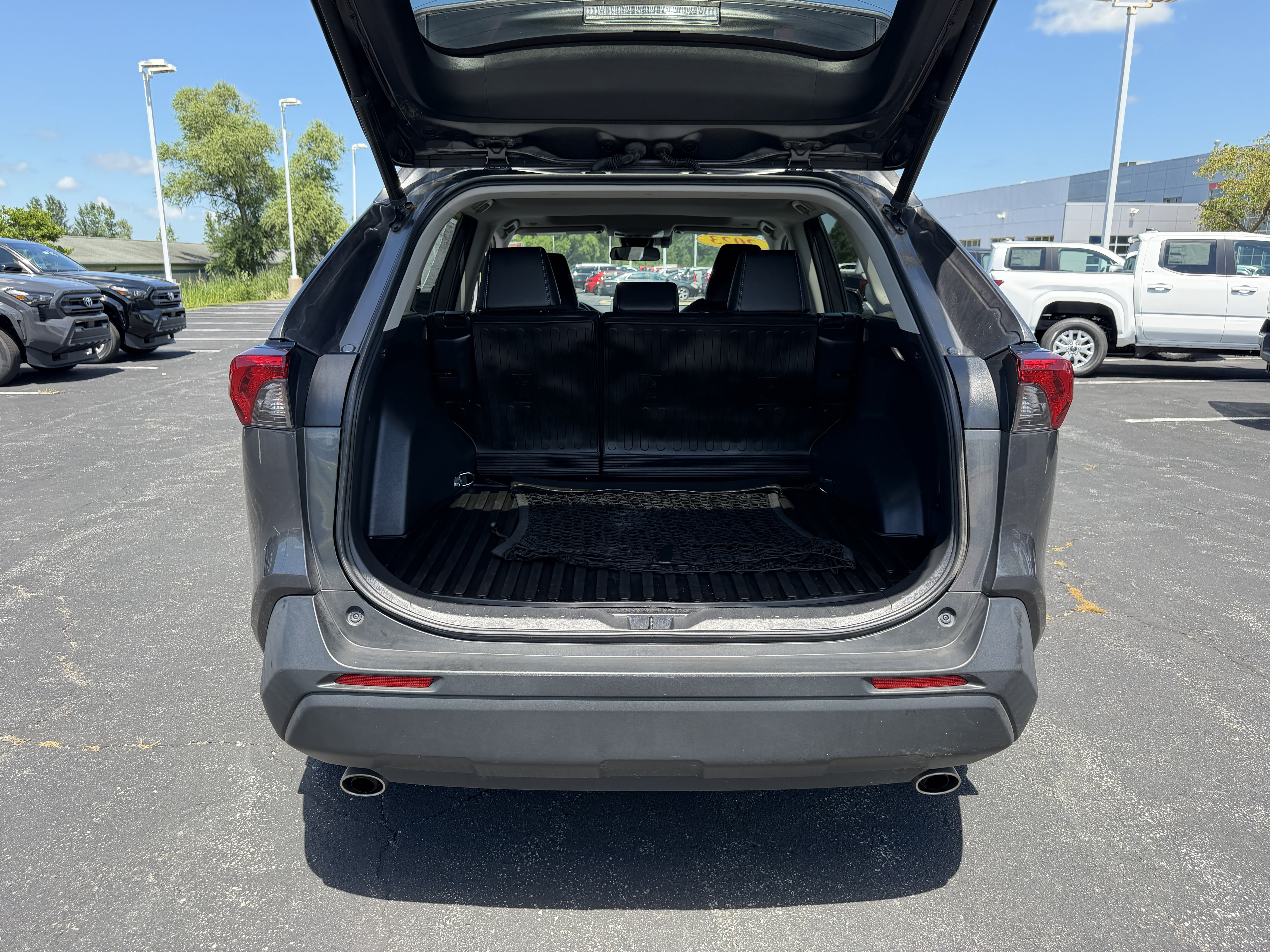 Used 2023 Toyota RAV4 XLE Premium AWD/4WD image 10