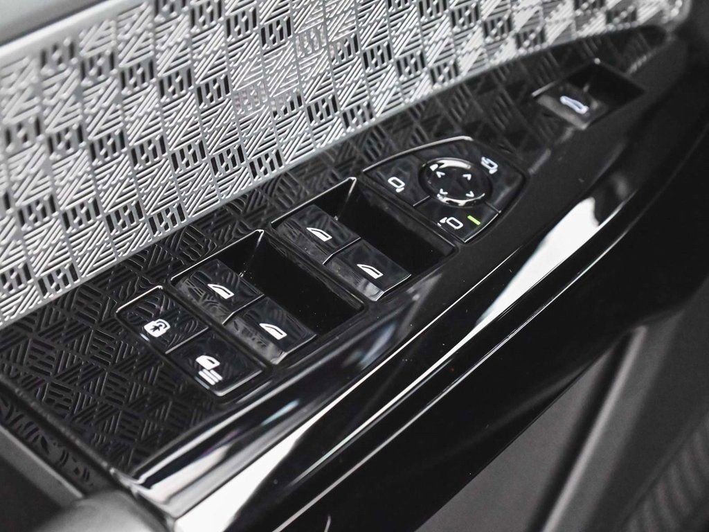 Used 2023 BMW i7 xDrive60 w/ Executive Package 2 image 10