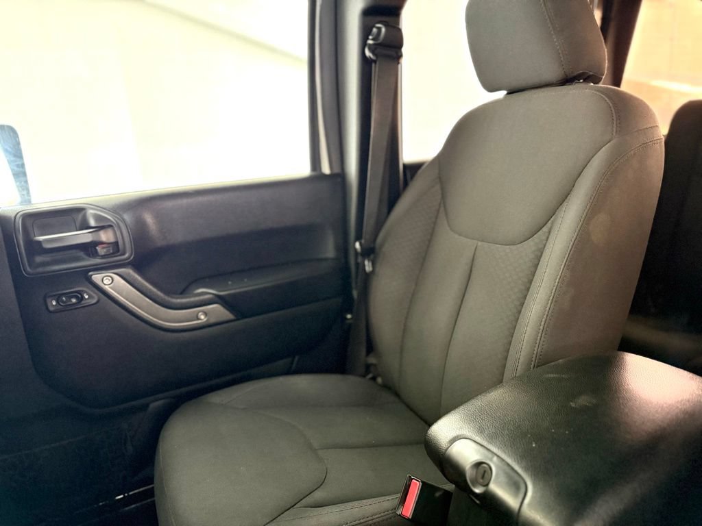 Used 2018 Jeep Wrangler Unlimited Sport S AWD/4WD image 37
