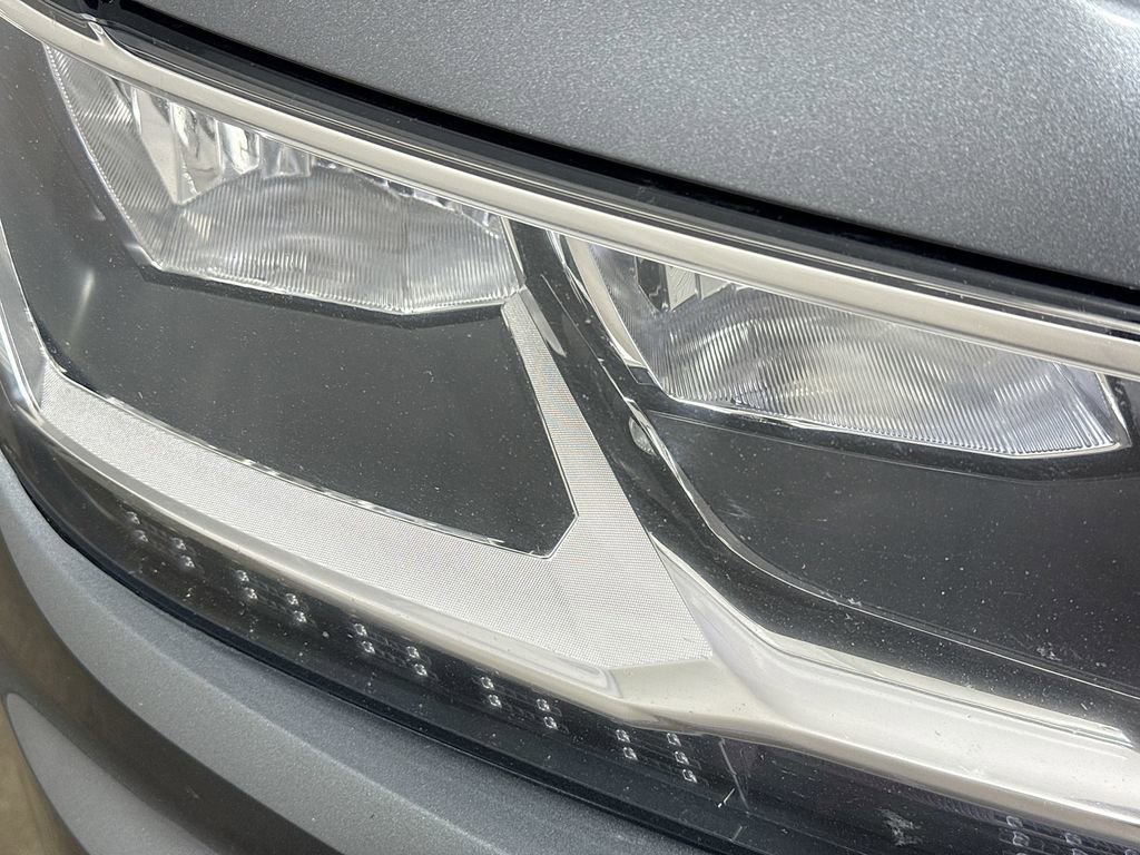 Used 2021 Volkswagen Tiguan SE image 36