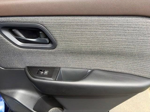 Used 2023 Nissan Rogue S FWD image 34