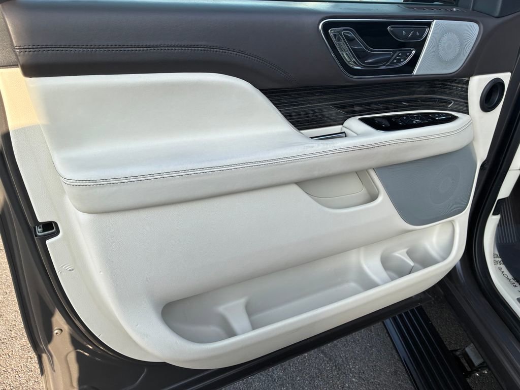 Used 2024 Lincoln Navigator L Black Label image 11