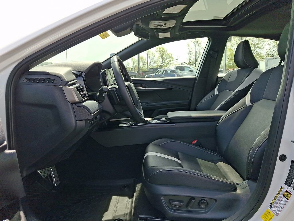 Used 2025 Toyota Camry SE w/ Convenience Package FWD image 13
