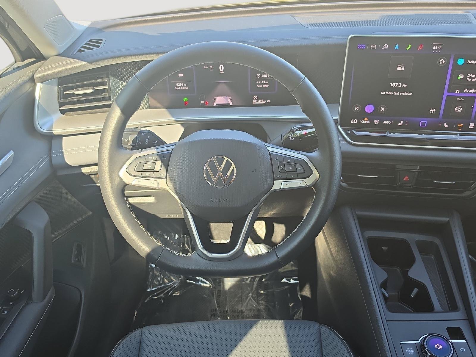 Certified 2025 Volkswagen Tiguan SE w/ Panoramic Sunroof Package AWD/4WD image 14
