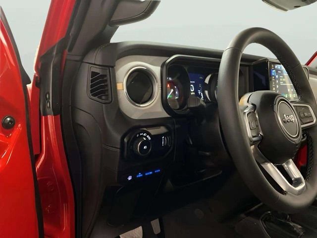 Used 2025 Jeep Wrangler Unlimited Sahara w/ Safety Group image 28