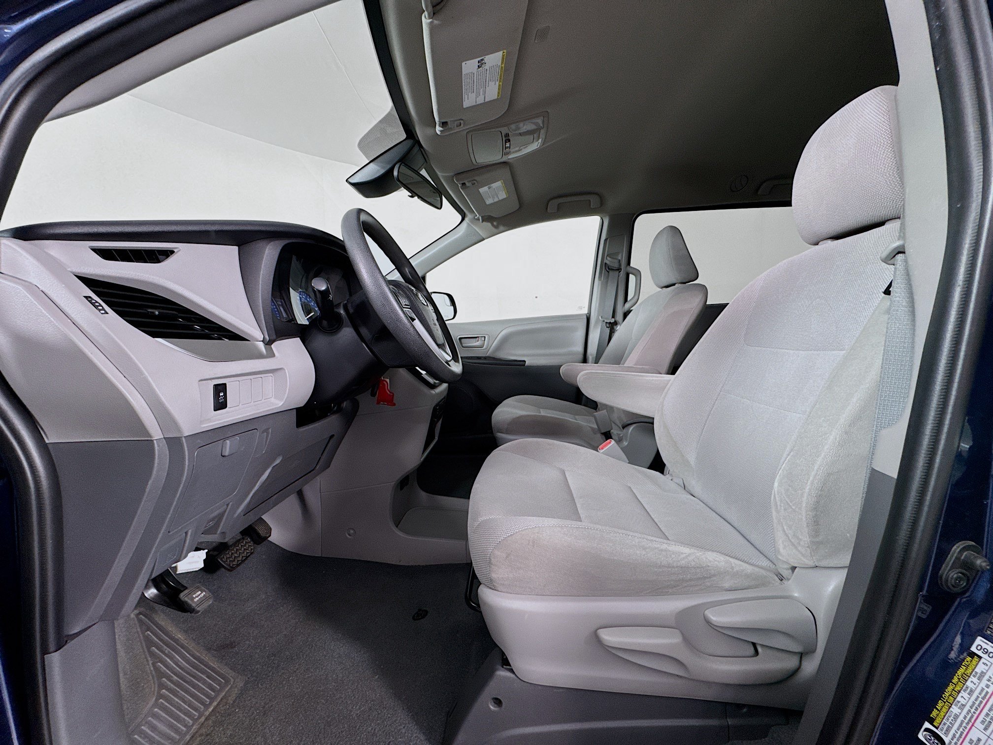 Certified 2020 Toyota Sienna L FWD image 19