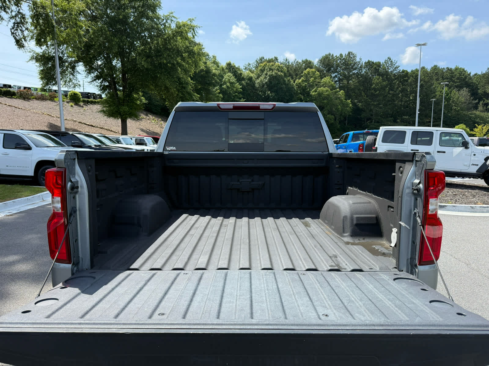 Used 2024 Chevrolet Silverado 1500 LT Trail Boss w/ LT Trail Boss Premium Package AWD/4WD image 29