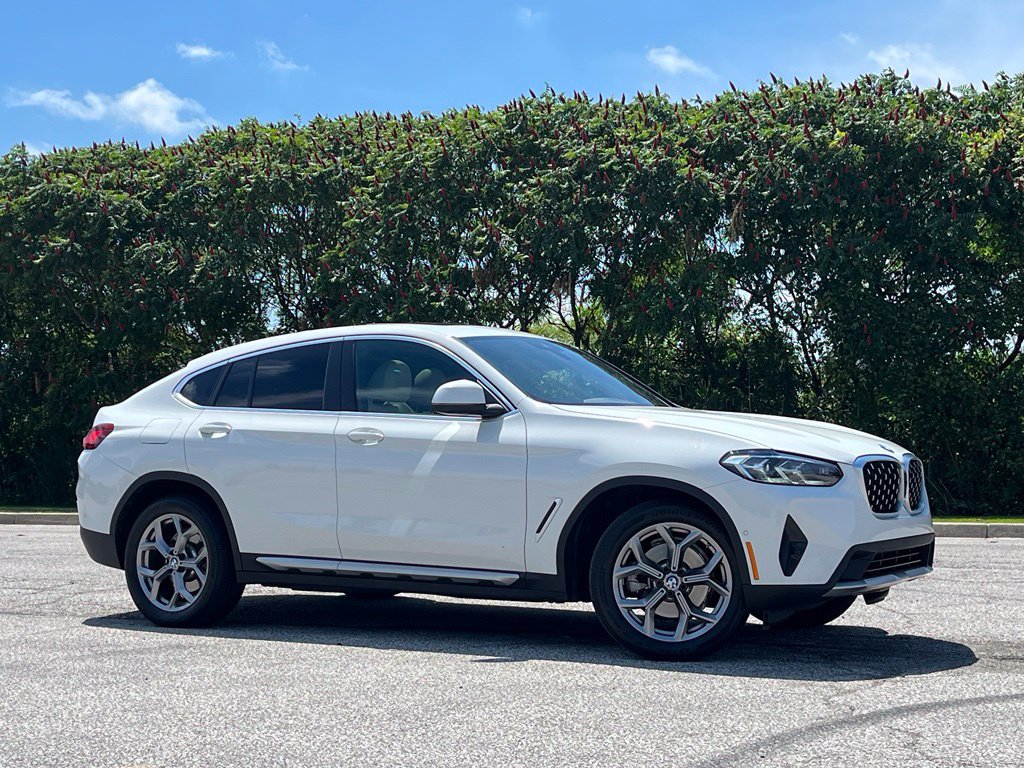 Certified 2025 BMW X4 xDrive30i w/ Premium Package AWD/4WD image 2