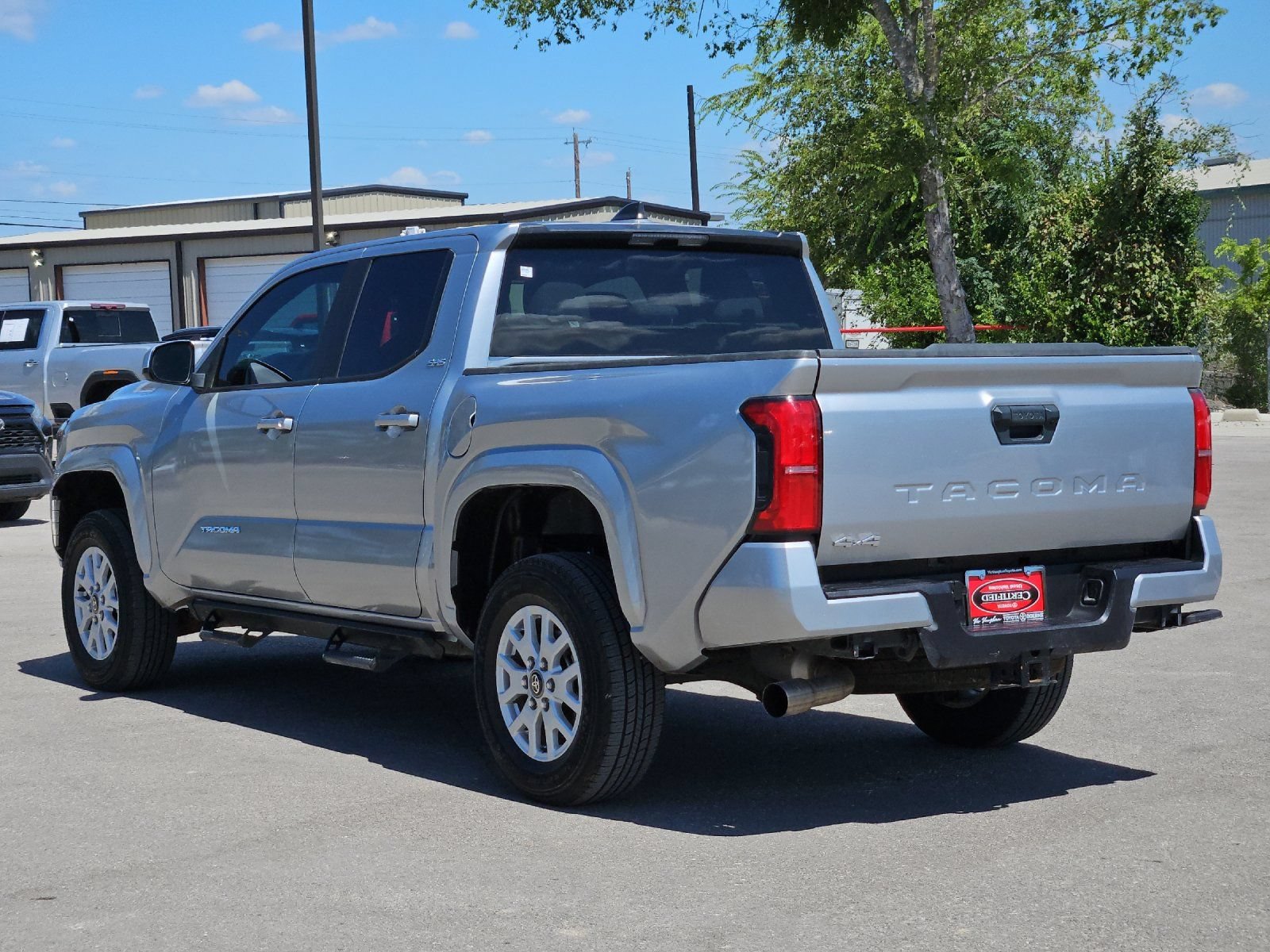 Certified 2025 Toyota Tacoma SR5 AWD/4WD image 3