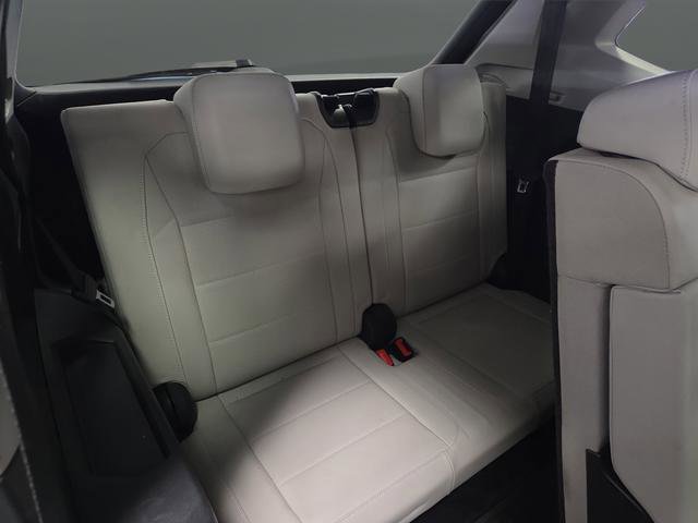 Used 2020 Volkswagen Tiguan SE w/ Panoramic Sunroof Package image 33