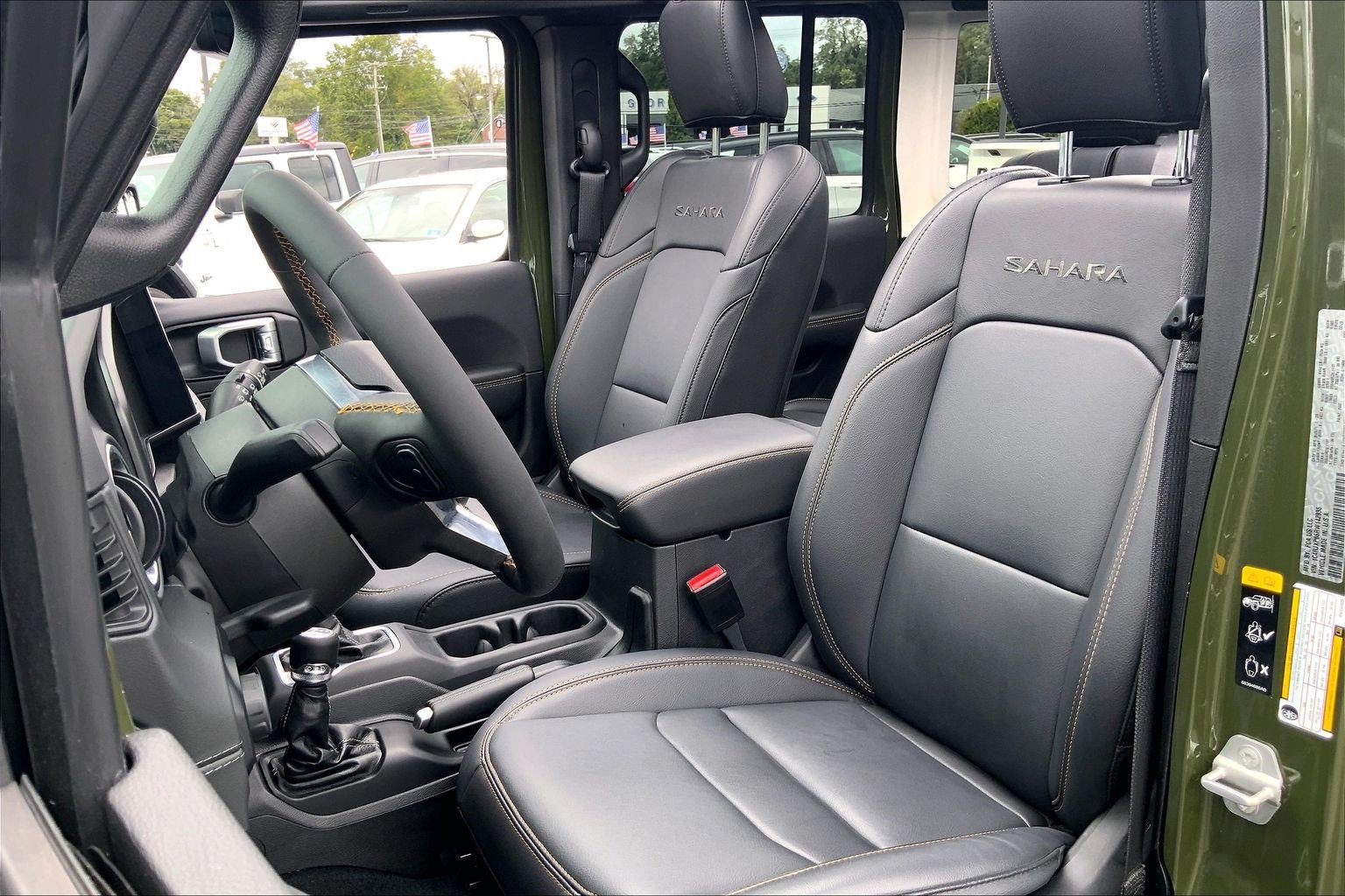 Certified 2024 Jeep Wrangler Unlimited Sahara w/ Technology Group AWD/4WD image 8