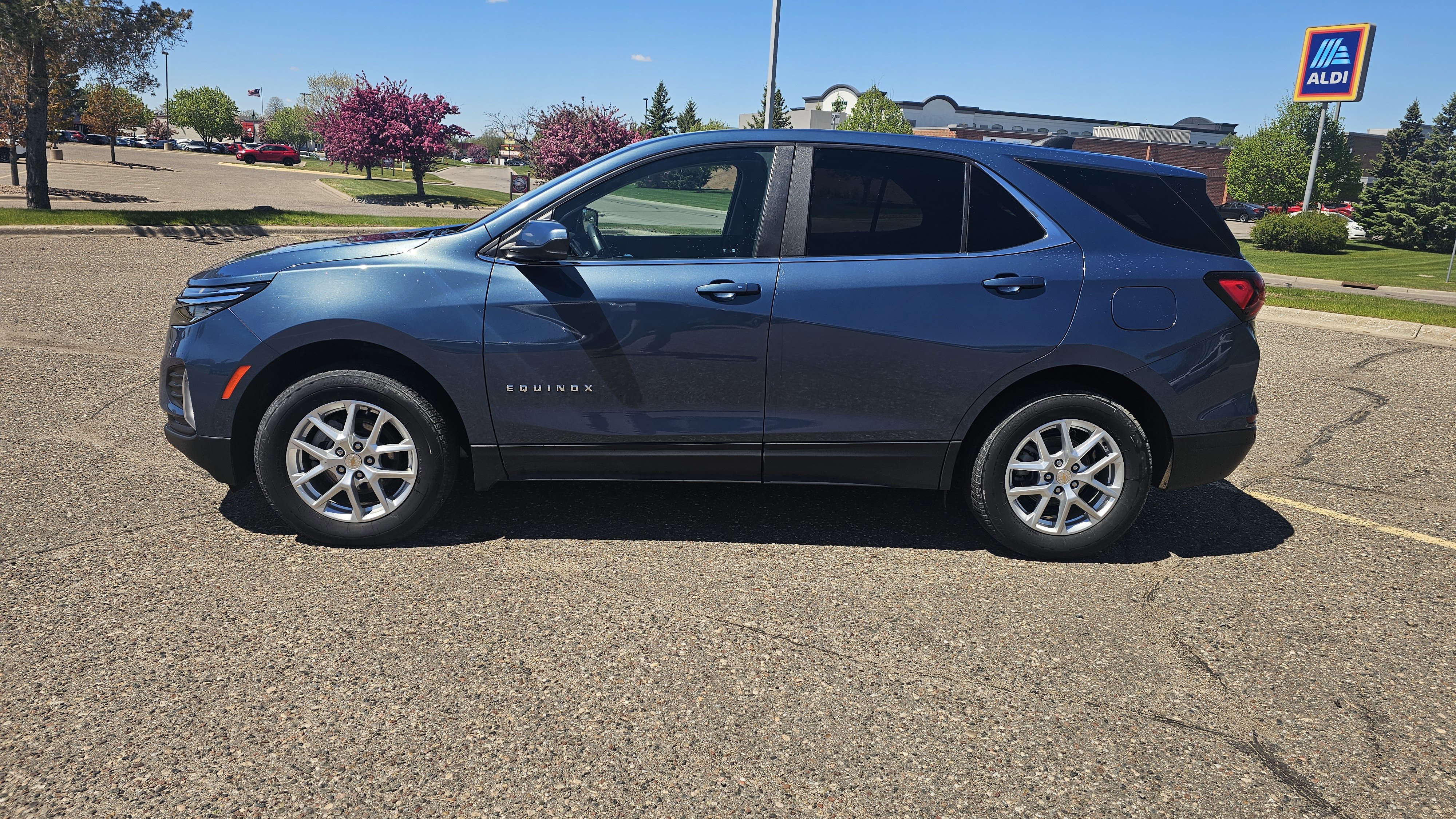 Used 2024 Chevrolet Equinox LT AWD/4WD image 4