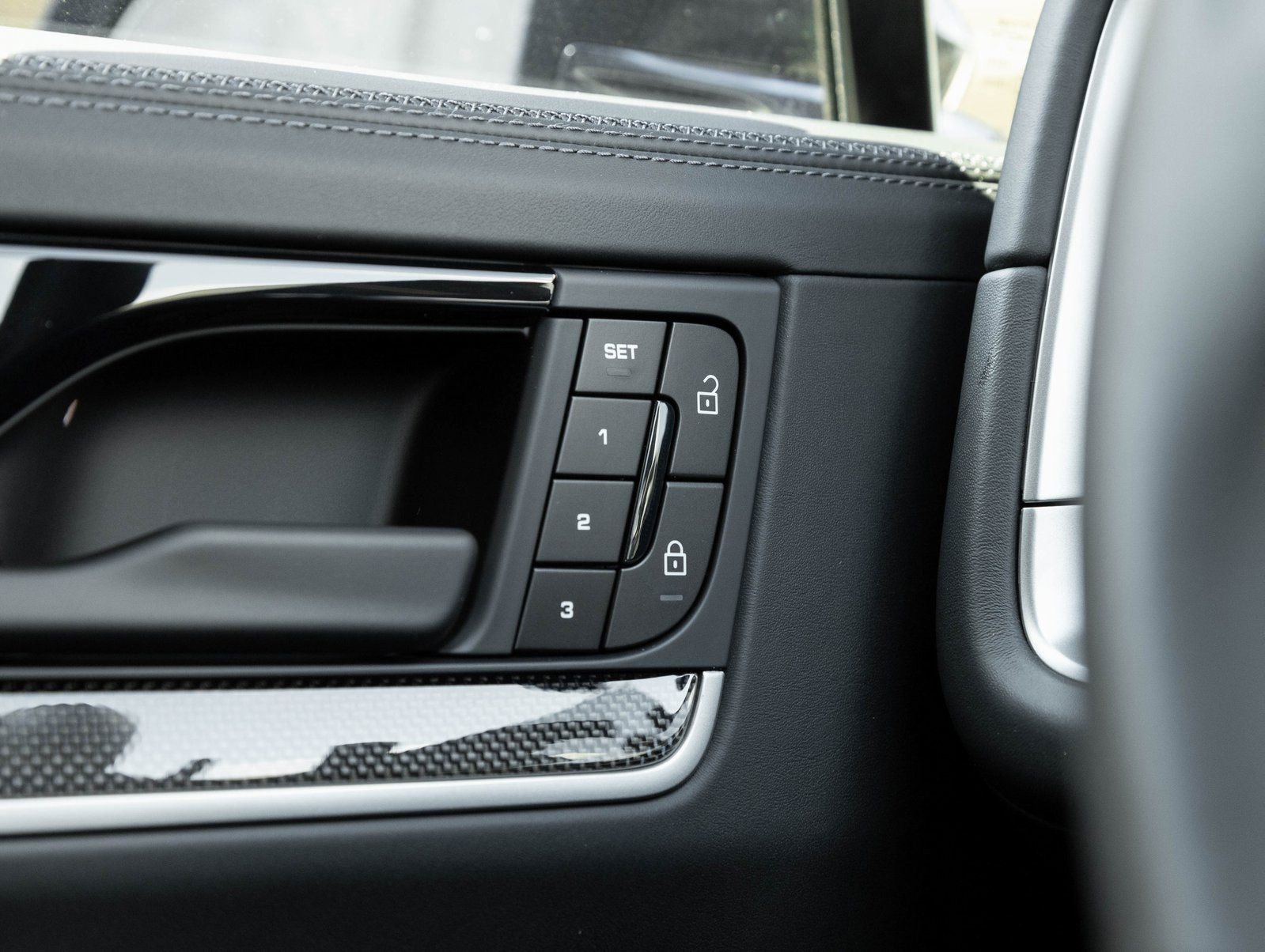 Used 2025 Porsche Cayenne Turbo image 19