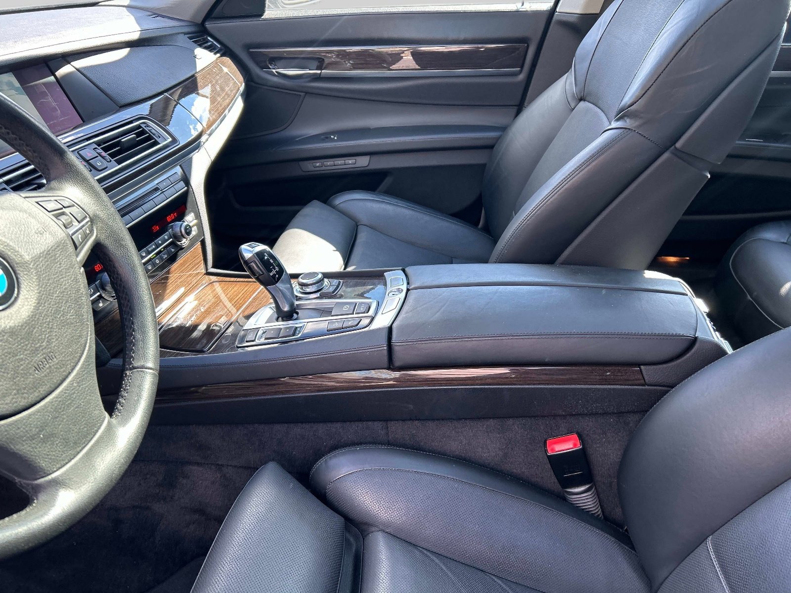 Used 2011 BMW 750i xDrive AWD/4WD image 21