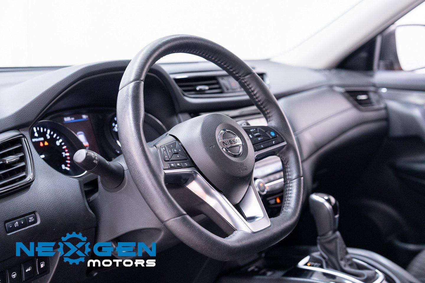 Used 2020 Nissan Rogue SV w/ Premium Package image 23