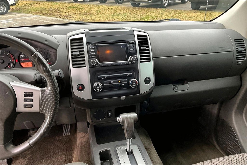 Used 2015 Nissan Frontier SV image 6