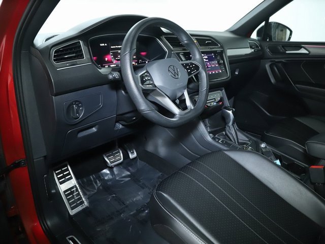 Used 2024 Volkswagen Tiguan SE R-Line image 18