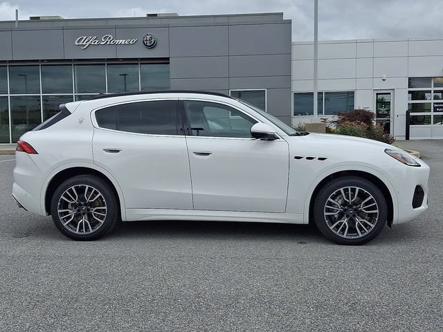 Certified 2025 Maserati Grecale GT AWD/4WD image 12