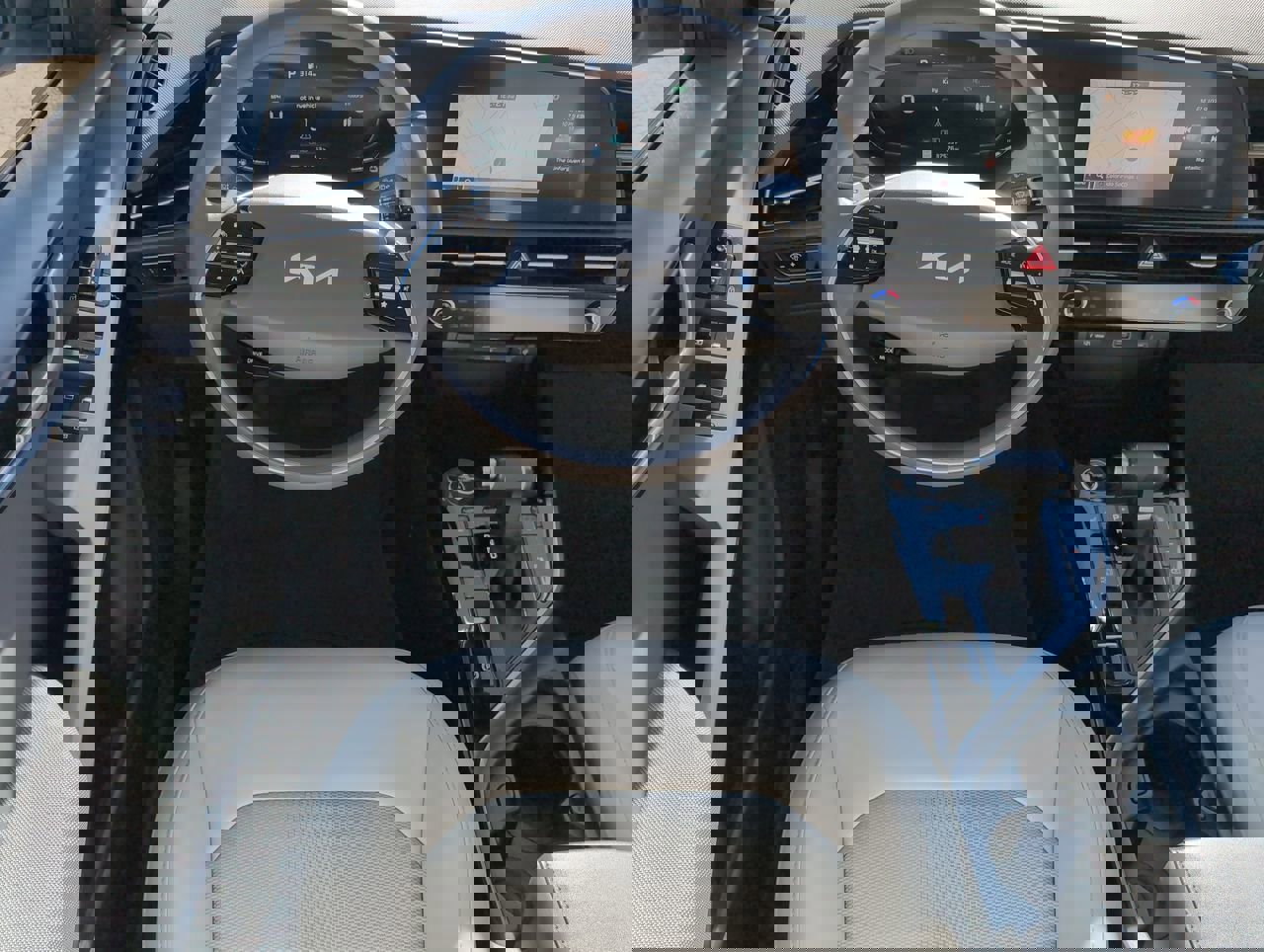 Used 2023 Kia Niro EX image 13