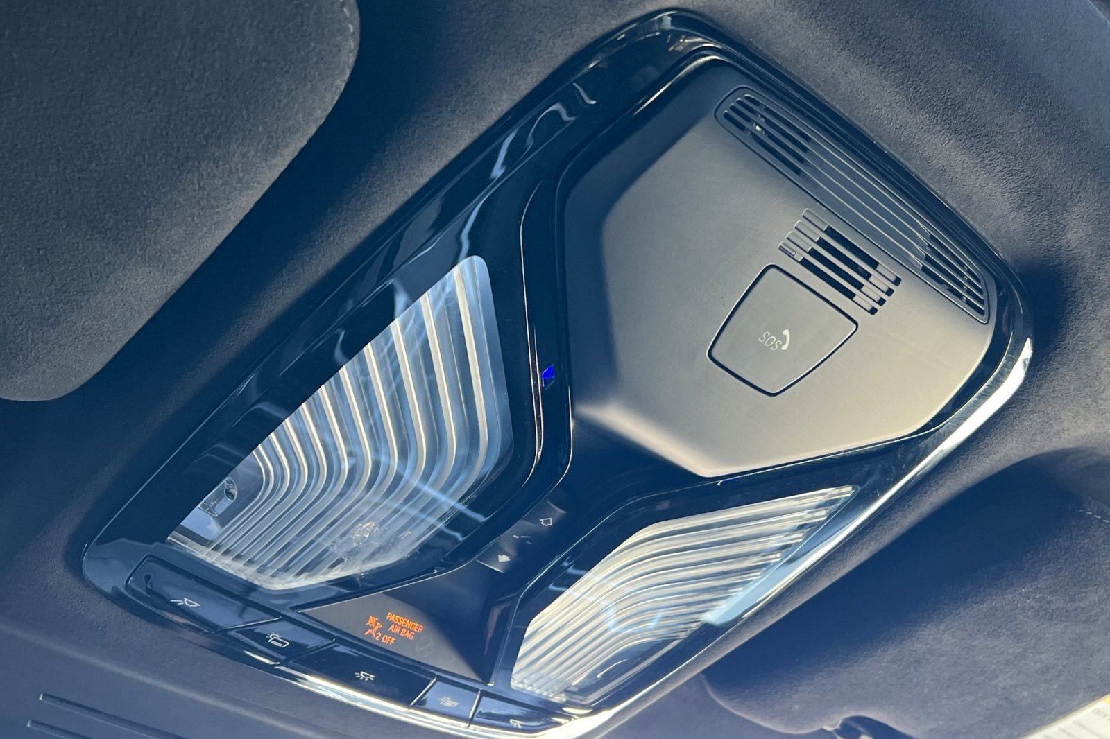 Used 2025 BMW X7 xDrive40i w/ Climate Comfort Package image 23