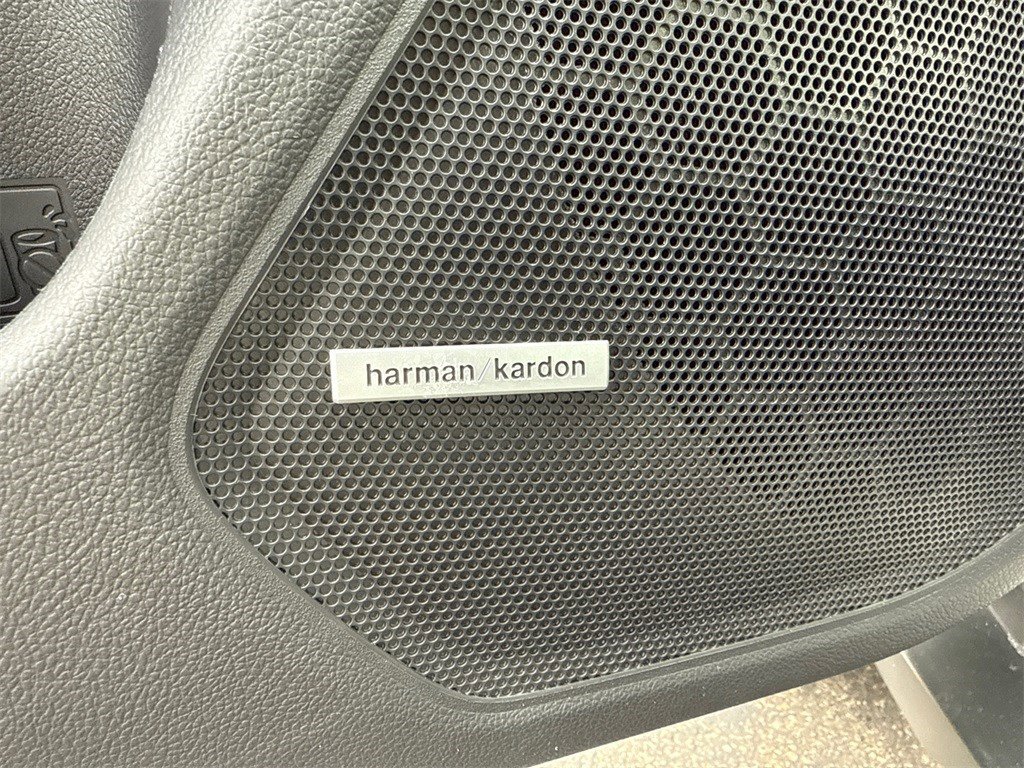 Used 2018 Subaru Outback 3.6R Limited image 21