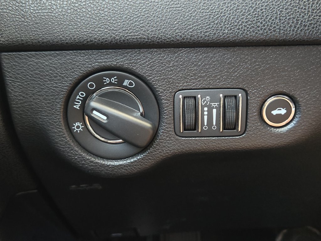 Used 2023 Chrysler 300 Touring w/ Sport Appearance Package RWD image 23
