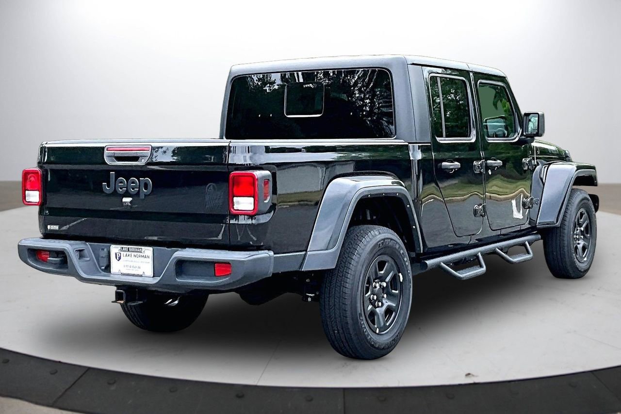 Certified 2022 Jeep Gladiator Sport AWD/4WD image 9