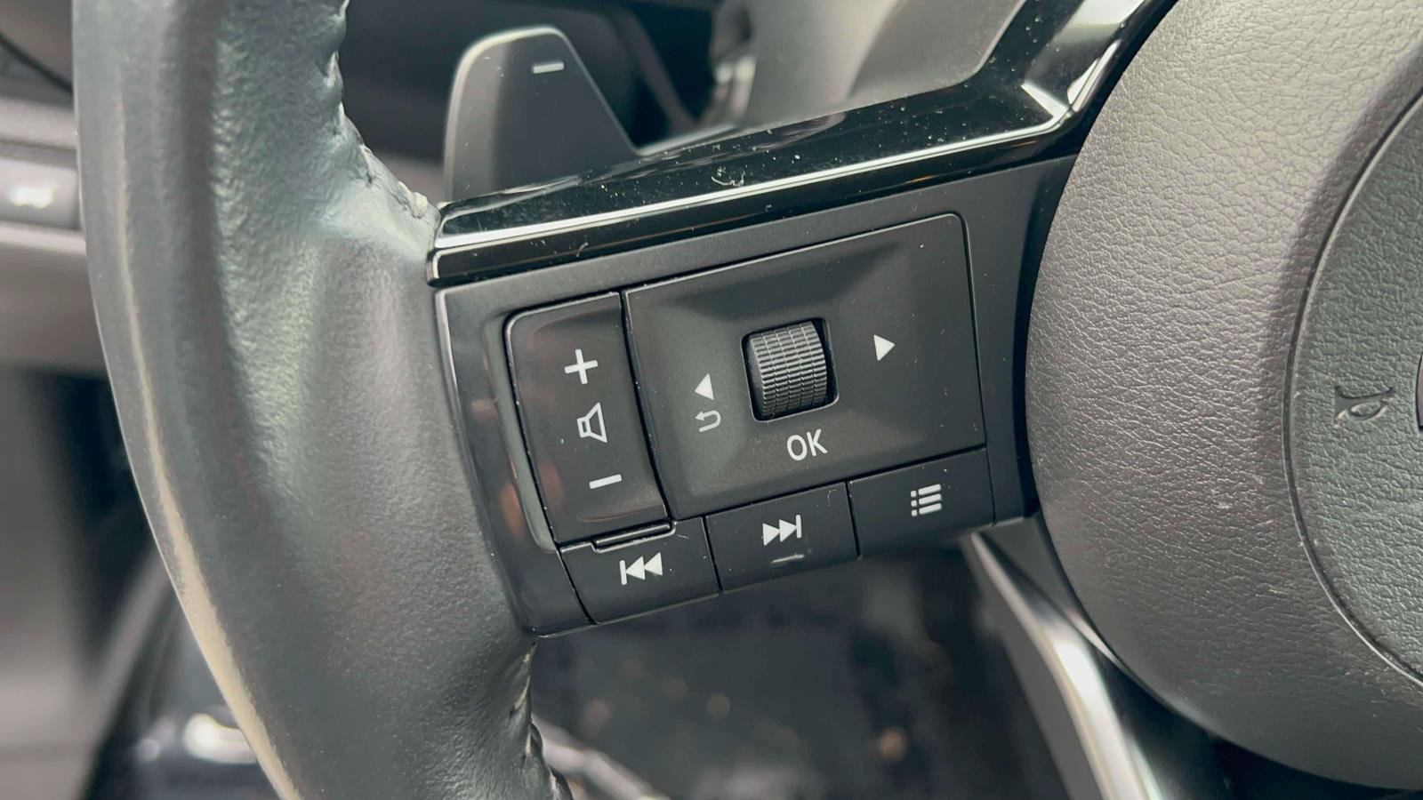 Used 2024 Nissan Pathfinder SL AWD/4WD image 24
