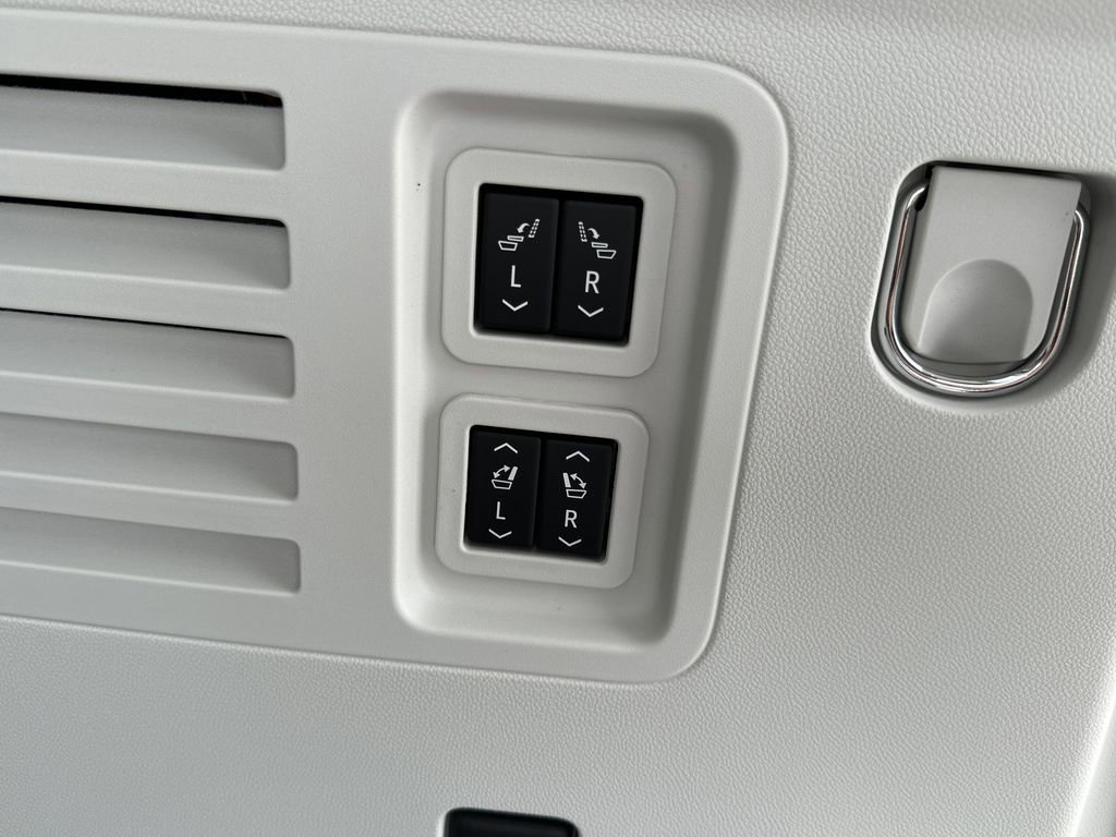 New 2026 Buick Enclave Avenir image 33